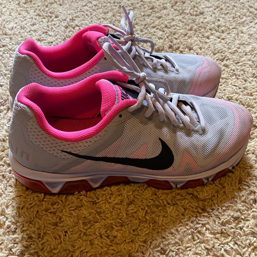 Women’s Nike Tailwind 7